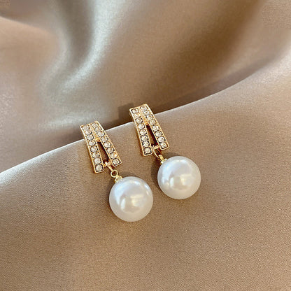 Fashion Special-interest Butterfly Temperament French Retro Easy Matching Earrings